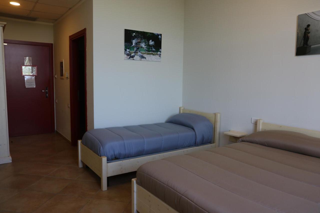 Student'S Hostel ปาร์มา ภายนอก รูปภาพ