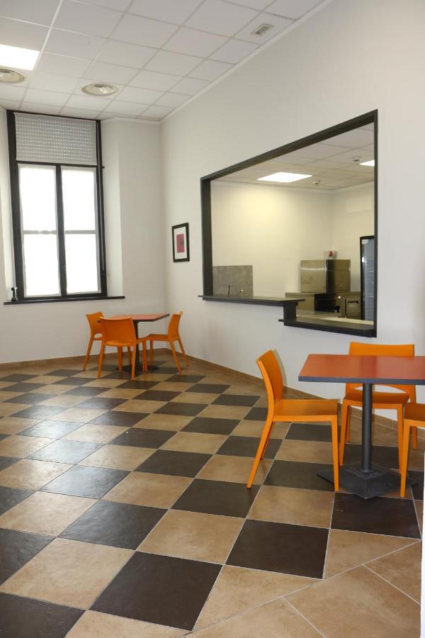 Student'S Hostel ปาร์มา ภายนอก รูปภาพ